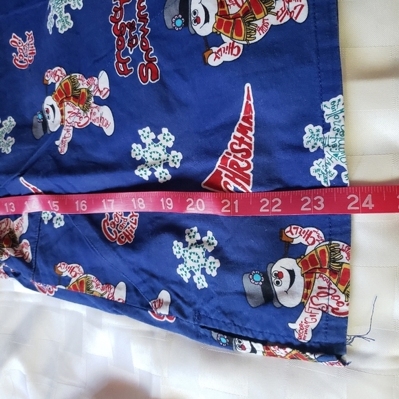 Frosty The Snowman Blue V Neck Women's Scrub Top Size S NWOT - Picture 6 of 7